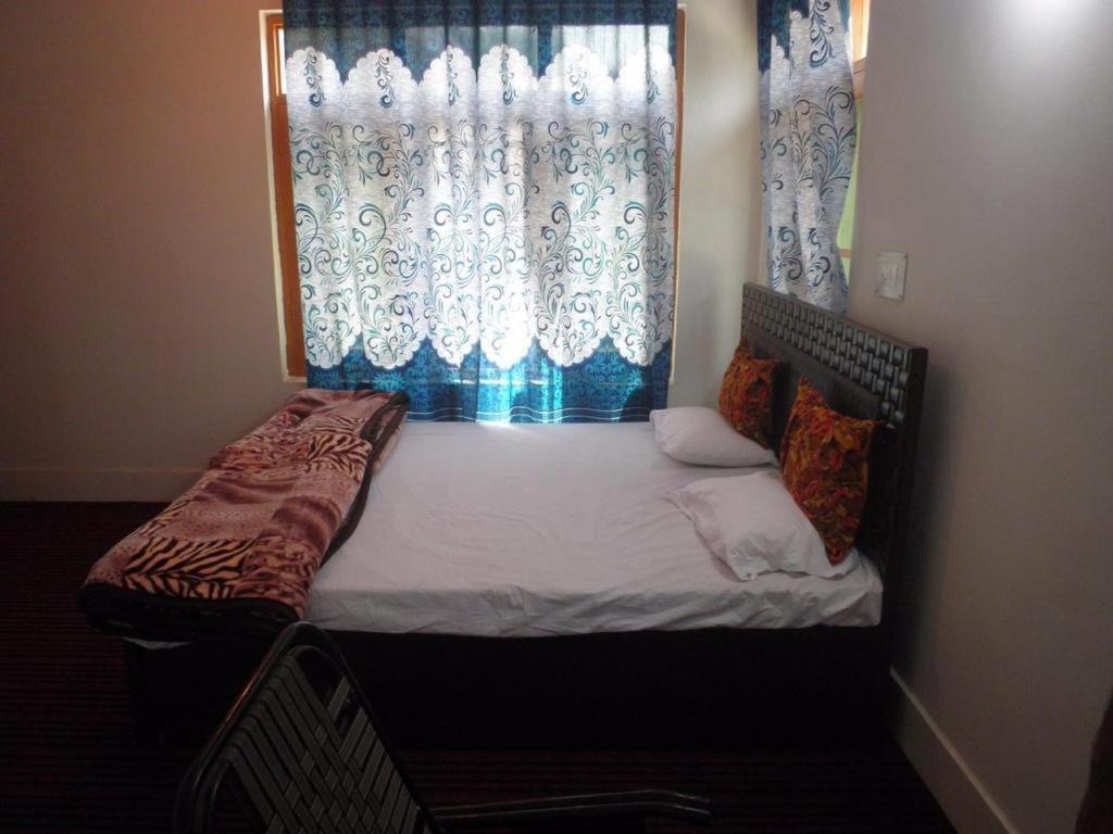 My Guest House Srinagar  Ngoại thất bức ảnh