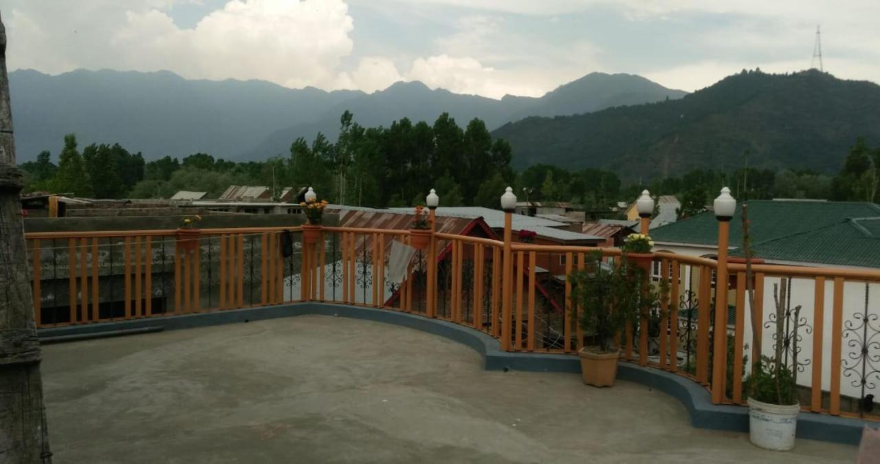 My Guest House Srinagar  Ngoại thất bức ảnh